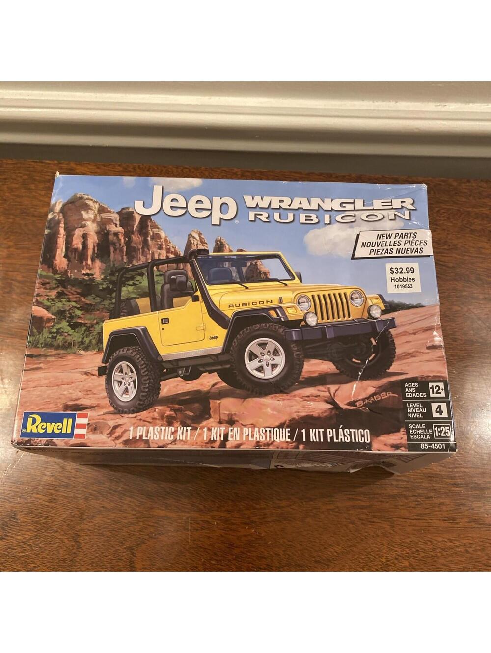 Revell Jeep Wrangler Rubicon Plastic Model Kit 85-4501 New